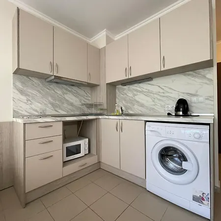 Admiral Plaza Color Apartment *