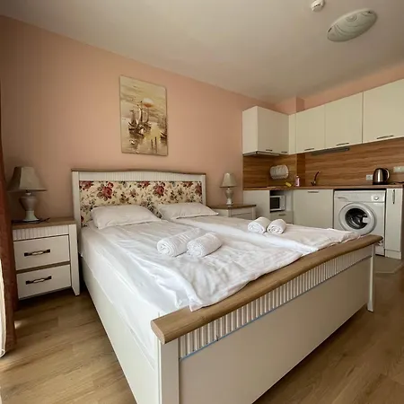 Admiral Plaza Color Apartment *