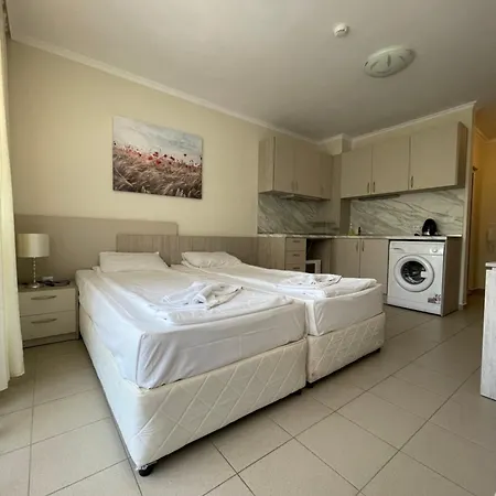 Admiral Plaza Color Apartment *