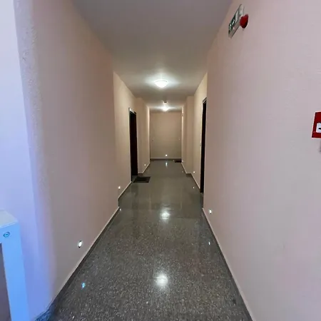 Admiral Plaza Color Apartment *